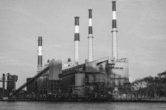 Por qué un centro de datos de Nevada quiere construir su propia central temporal de gas natural