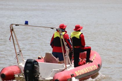 Deputies rescue drifting boater in Tampa Bay