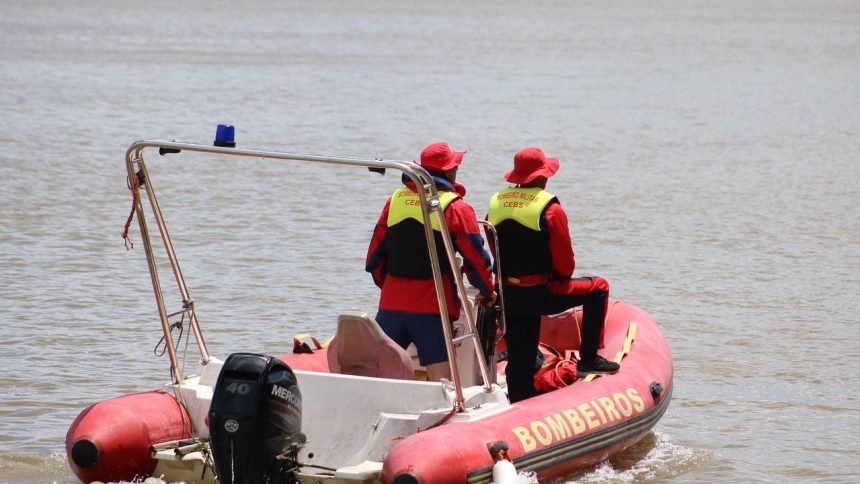 Deputies rescue drifting boater in Tampa Bay