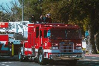 Fire breaks out at old Dollar General Market in central Fresno