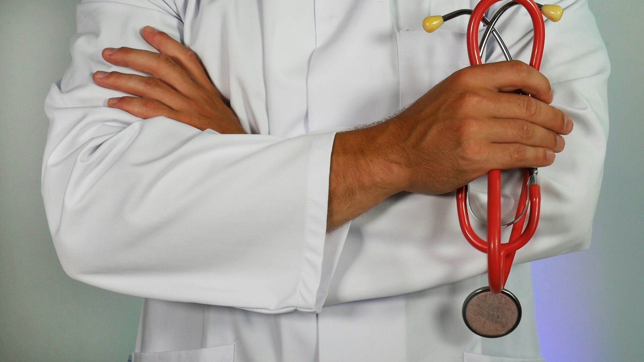 Retrasos en programa de visas impiden que médicos comiencen a atender a poblaciones vulnerables