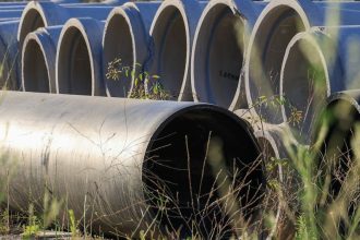 Altadena's latest rebuilding roadblock: Who pays the $70 million needed for sewage upgrades?