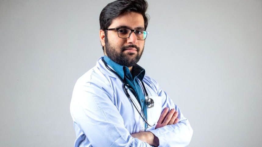 Retrasos en programa de visas impiden que médicos comiencen a atender a poblaciones vulnerables