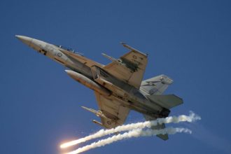 2 Navy jets crash during air show in Idaho, 4 crew members eject safely