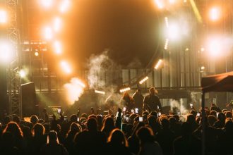 10 Concert Behaviors Polite Fans Would Never Be Caught Doing