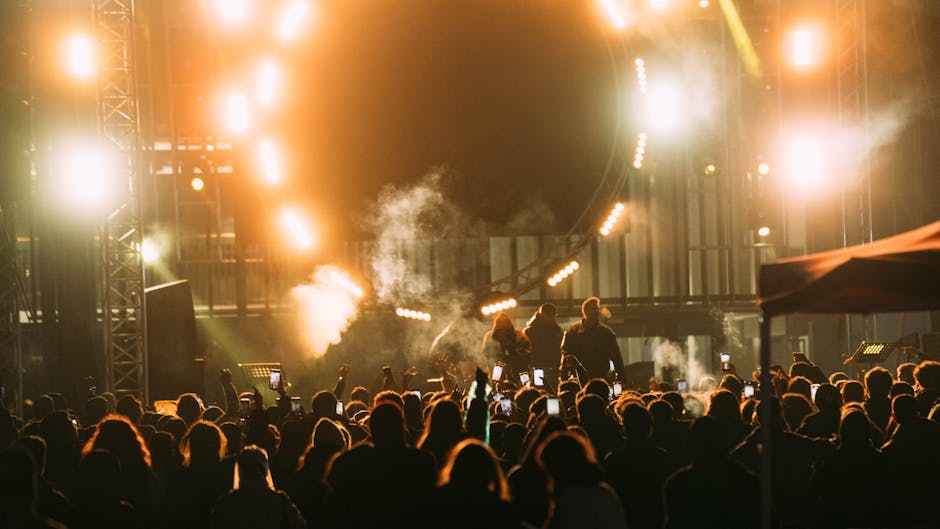 Fans Consert 10 Concert Behaviors Polite Fans Would Never Be Caught Doing - Las ...