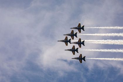 2 Navy jets crash in midair during air show in Idaho