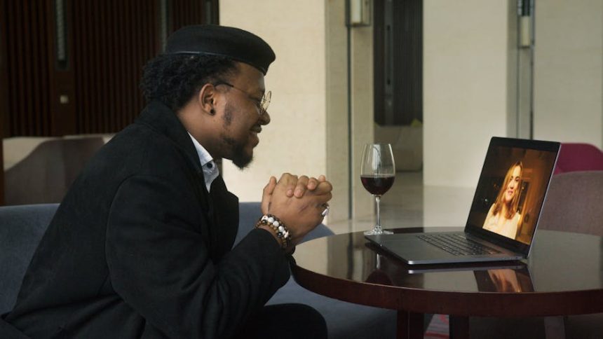 Why Online Dating Conversations Start Strong but Quickly Fade Away