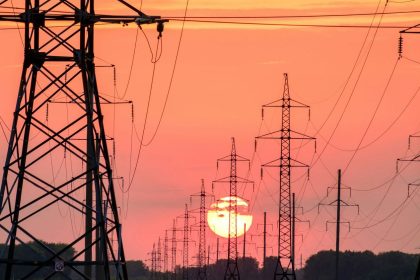 Winds leave nearly 1K without power in Las Vegas Valley