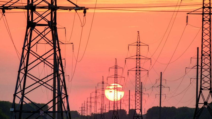 Winds leave nearly 1K without power in Las Vegas Valley