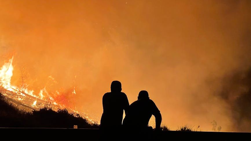 Fast-moving brush fire erupts in Simi Valley; evacuation orders and warnings issued