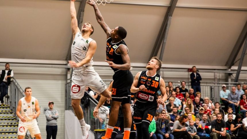 Connecticut takes on Seattle, seeks to end 5-game skid