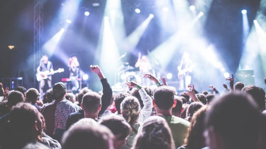 10 Things Many Women Quietly Admit Make Them Uncomfortable at Concerts