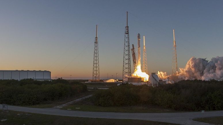 SpaceX files for biggest-ever IPO ahead of market debut