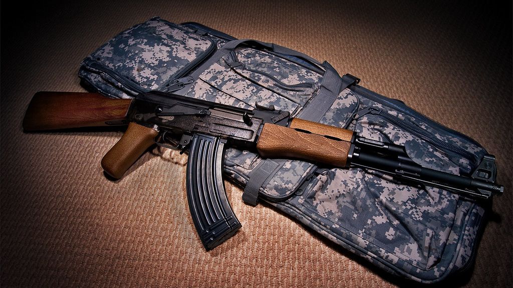 Man accused of firing assault-style rifle at random drivers held without bond