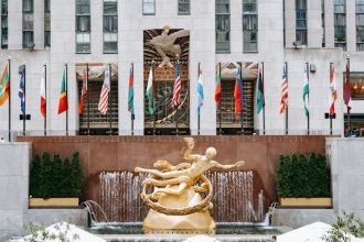 Teen slashed on neck in morning NYC attack steps from Rockefeller Center, Radio City Music Hall: cops