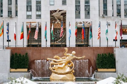 Teen slashed on neck in morning NYC attack steps from Rockefeller Center, Radio City Music Hall: cops