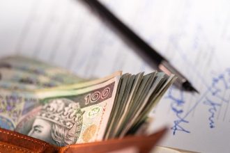 Savings rates surge as shoppers compare