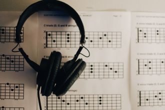 11 Habits Older Singers Still Have That Younger Artists Find Outdated