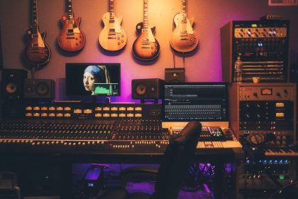 After 20 Years in the Music Business, These 9 Habits Still Scream "Amateur Artist"