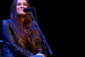 9 Singers Who Peaked Too Early and Were Never Quite the Same After Their First Album