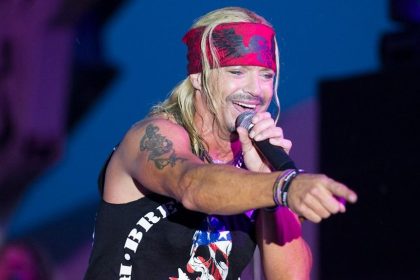 4 Singers Who Battled Extreme Health Problems That Nobody Expected Them to Overcome