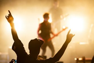 6 Rock Bands Who Played Empty Bars Before They Were Famous