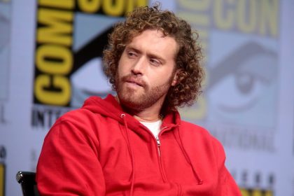 The 9 Most Brutal Feuds Between Co-Stars on Famous TV Sets