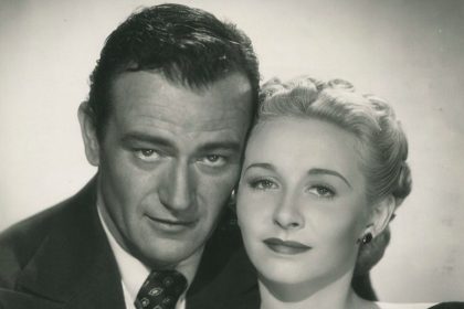 8 Legendary Actors Who Made Their Debut as Background Extra #4