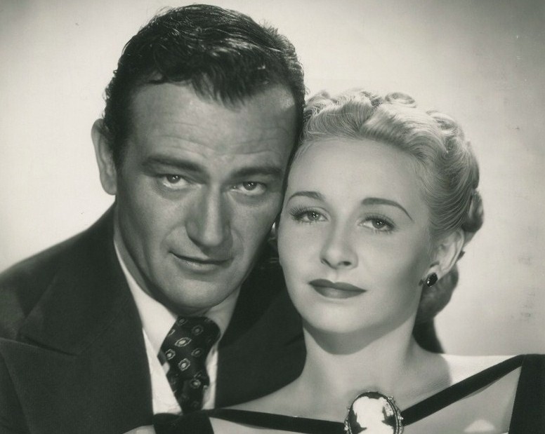 8 Legendary Actors Who Made Their Debut as Background Extra #4