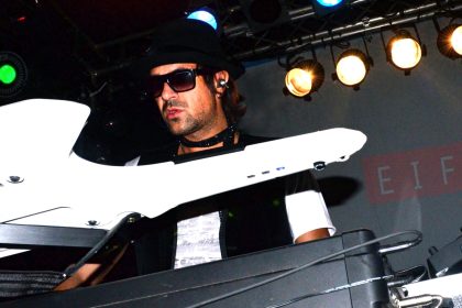 9 Songs Everyone Knows but Few Know the Artist