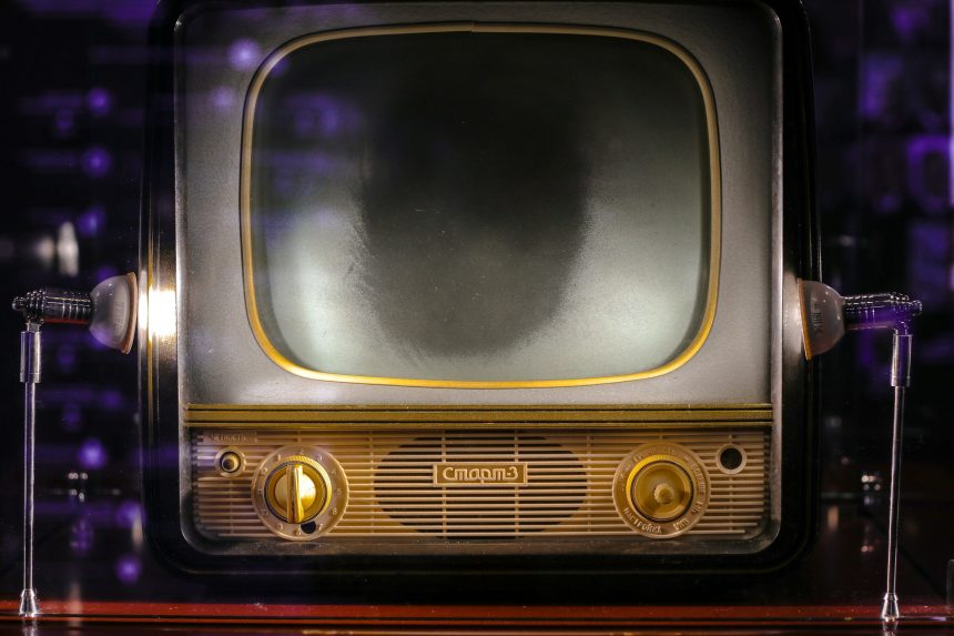 8 TV Pilots That Almost Got Cancelled But Became Iconic Shows