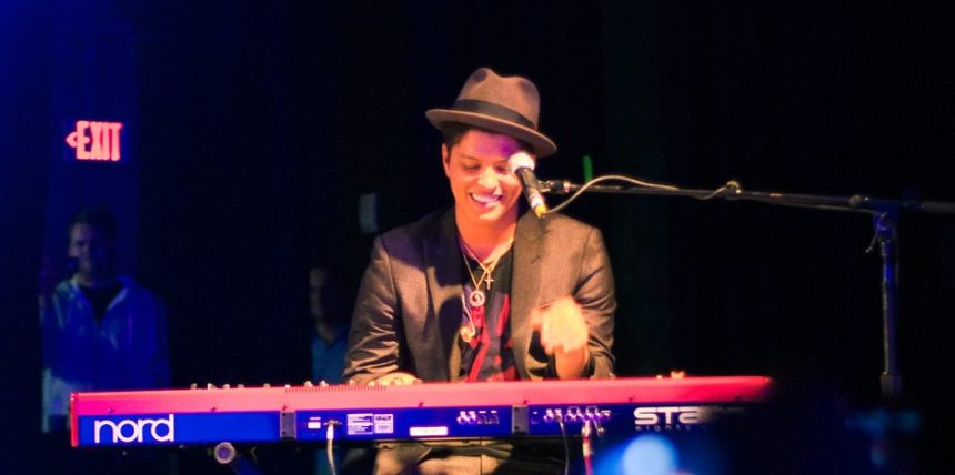 10 Pop Songs Everyone Knows the Chorus To