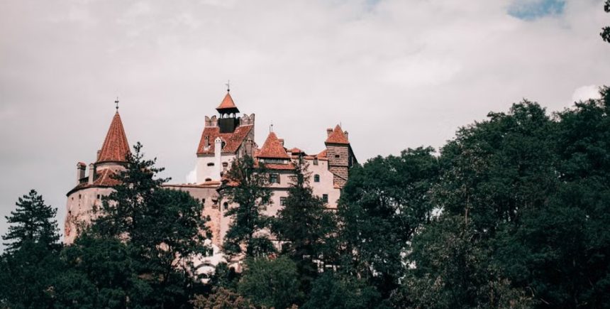 10 Famous Movies Where the Location Became a Tourist Attraction