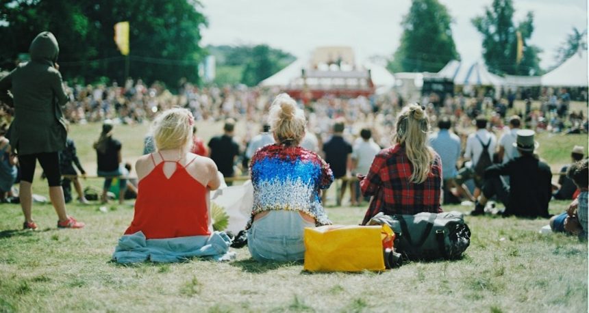 A Concert Venue Employee Reveals 8 Things Fans Do That Quietly Concern the Staff