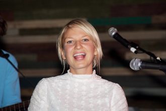 9 Singers Most Americans Assume Are From the U.S. - and Were Surprised to Learn Are Not