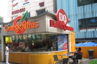 If You Remember These 8 Mall Stores, You Grew Up in the '80s or '90s